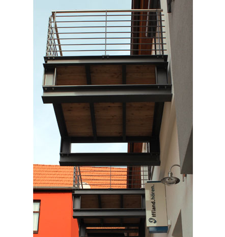 Fürniss Metallbau, Anbaubalkon mit Aufgangstreppe