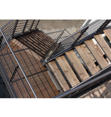 Fürniss Metallbau, Anbaubalkon mit Aufgangstreppe