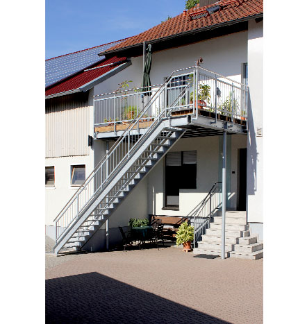 Fürniss Metallbau, Balkonerweiterung mit Aufgangstreppe